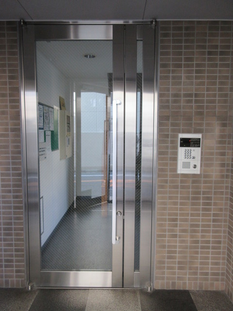 アーバンロードのエントランス|★オートロック完備★