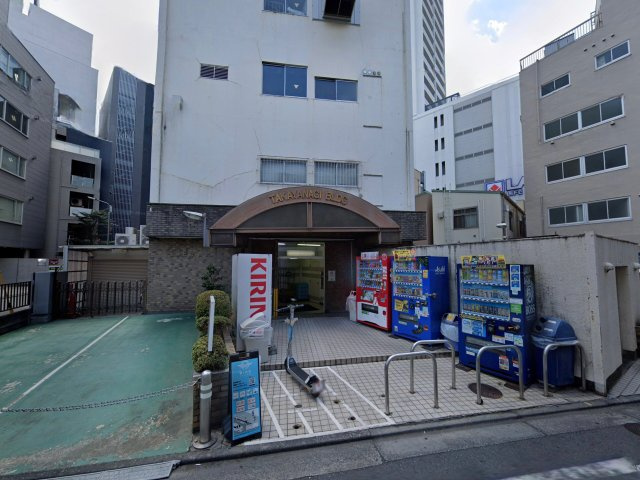 高柳ビルのエントランス
