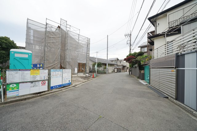 【横浜市旭区笹野台4丁目35-29新築戸建て】★仲介手数料無料★（笹野台小学校・希望が丘中学校）の前面道路含む現地写真
