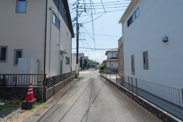【前面道路含む現地写真】 | リーブルガーデン東区戸島第十一　1号棟