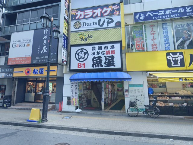 高柳ビルのエントランス