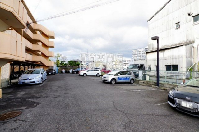 メゾンパトラージュの駐車場