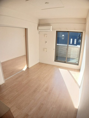 【居間・リビング】 | パラシオⅡ | こちらのリビングで趣味の時間をお楽しみください