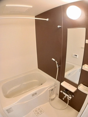 【浴室】 | パラシオⅡ | 落ち着いた雰囲気の外観です