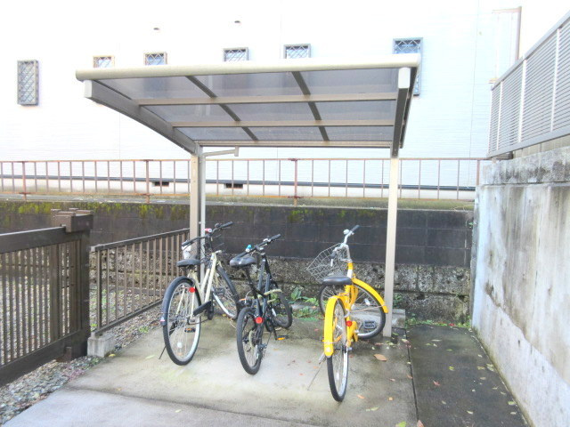 メゾンフォンテーヌのその他共用部分|屋根付き駐輪場