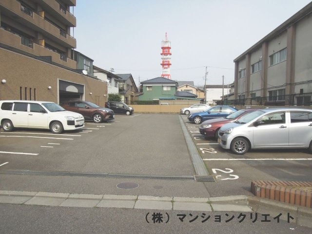 アパガーデンコート松本の駐車場