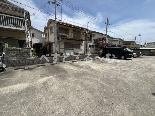 ネオハートβの駐車場