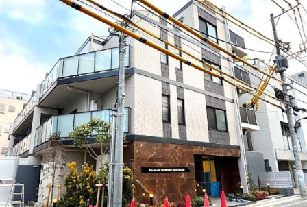 新宿区大京町の賃貸マンションの外観