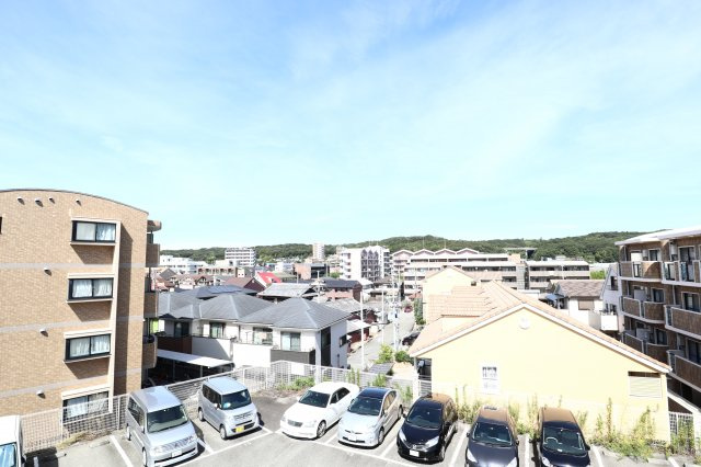 カーメルガーデンの周辺