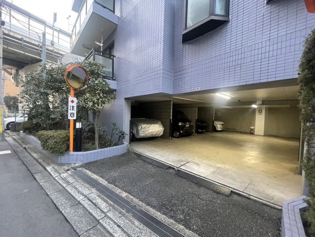 セザール用賀の駐車場