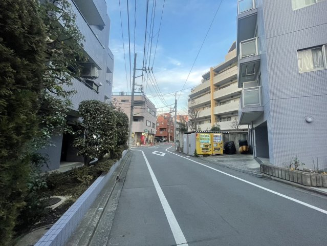セザール用賀の周辺