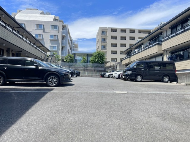 ドミールＡの駐車場