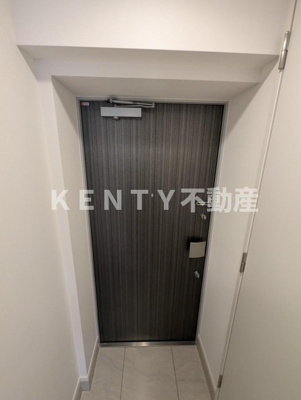 【玄関】 | クレストコート池上六丁目 | 収納もある玄関です