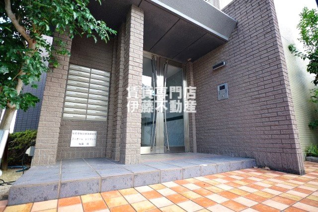 フィオーレレジデンスのエントランス|オートロック・防犯カメラ