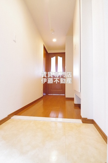 フィオーレレジデンスの玄関