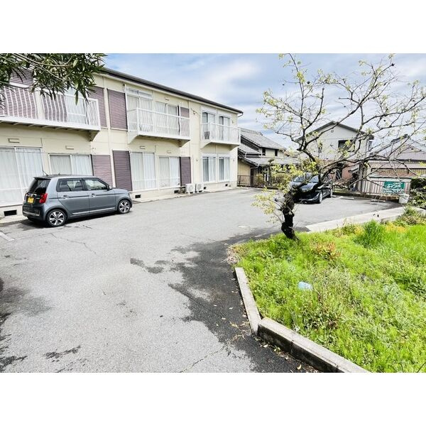 ハイツ・マルヤマⅠの駐車場