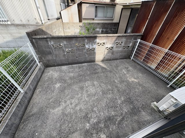 アジール・デュオAの庭