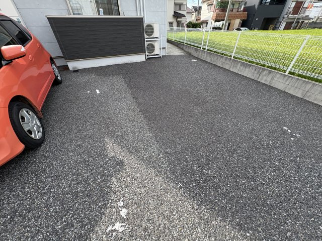 アジール・デュオAの駐車場