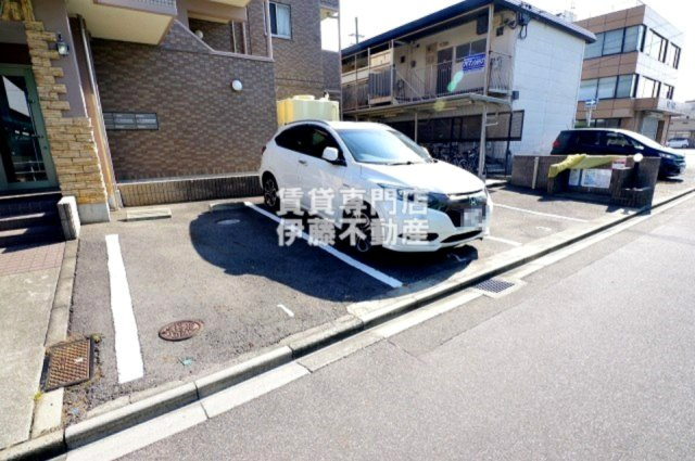 マーブルIIの駐車場