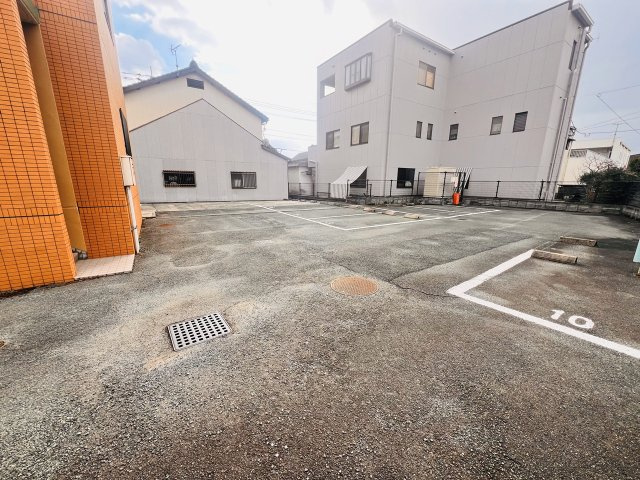 コーポHISAOの駐車場
