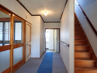 【玄関】 | 黒石市緑町　中古住宅