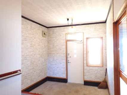 【玄関】 | 黒石市緑町　中古住宅