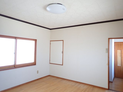 【洋室】 | 黒石緑町 100坪の家 | ２階洋室8帖