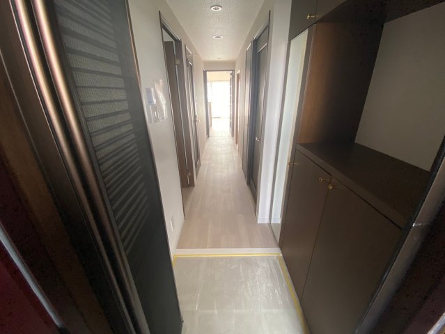 グラン・コート印場駅前通りのその他|各居室へ繋がる廊下部分。収納スペース有り