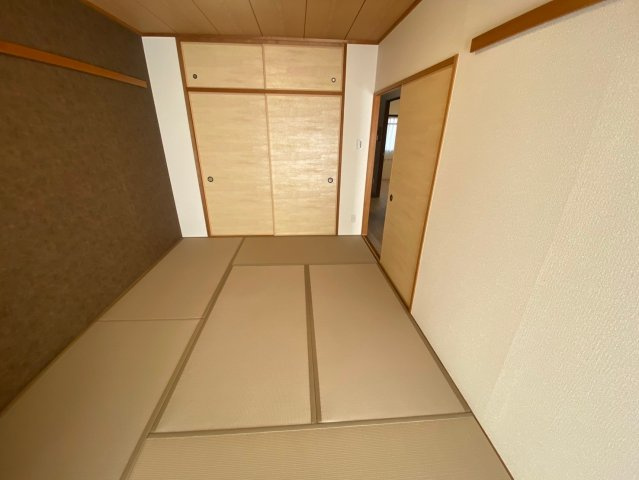 グラン・コート印場駅前通りの和室|リビングに隣接した和室。客間としても寝室にしても用途に合わせて活用できます◎