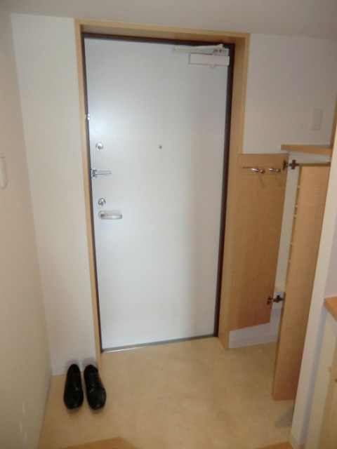 大阪市西淀川区野里２丁目の賃貸マンションの玄関