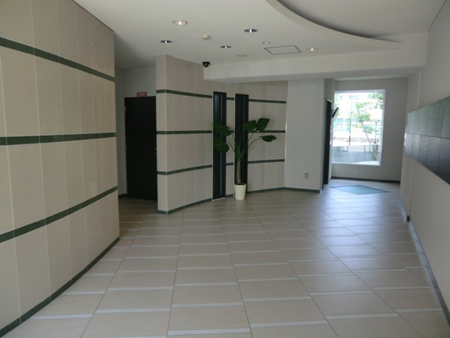 大阪市西淀川区野里２丁目の賃貸マンションのエントランス