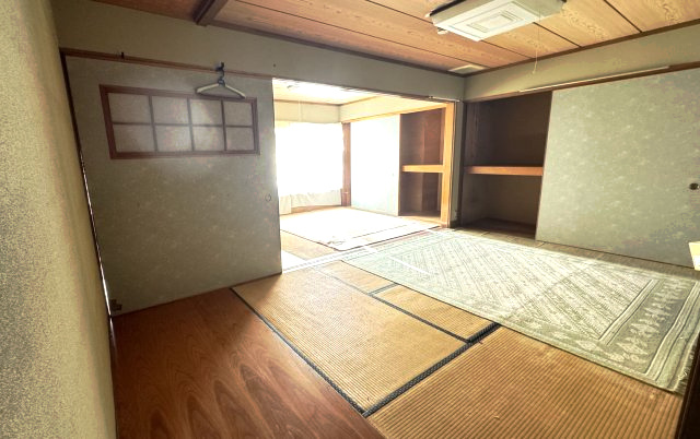 熱海売り温泉旅館の内装|明るい色調の室内です