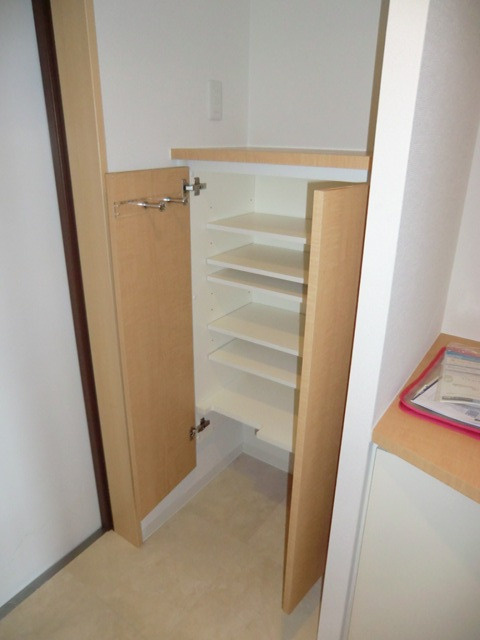 大阪市西淀川区野里２丁目の賃貸マンションの収納