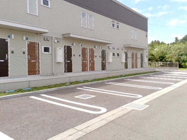 ヴェールクレールＡの駐車場