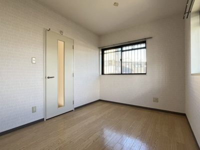 【洋室】 | アミューズ甲東園 | 落ち着いた色調の洋室です