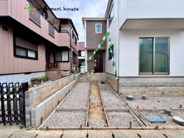 西区プラザ1期　新築戸建　アーバンスタイル01の駐車場