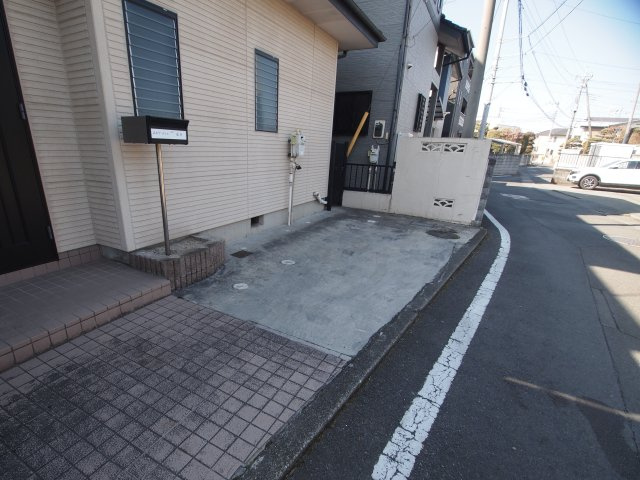 江木町中古住宅の駐車場