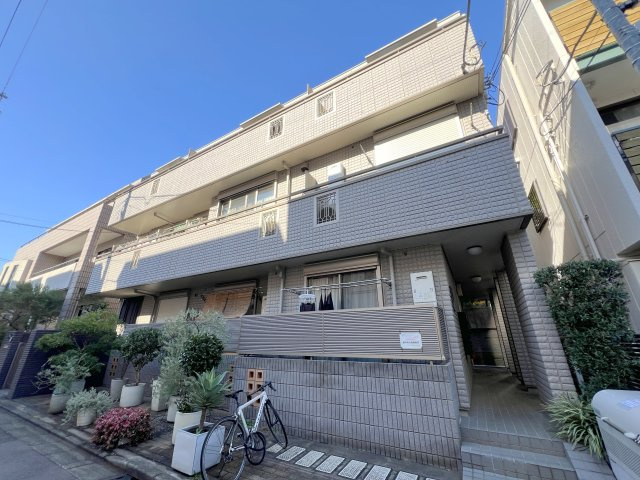 ヴィクトワール駒場の外観