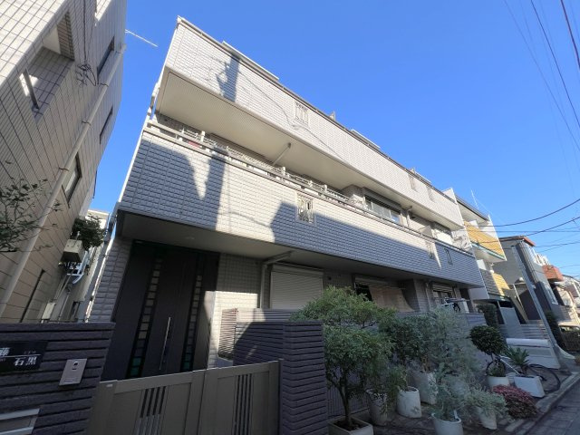 ヴィクトワール駒場の外観