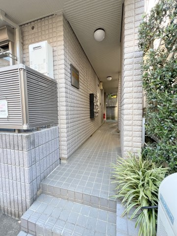 ヴィクトワール駒場のエントランス