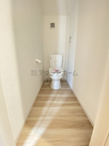 狭山市北入曽・全2棟　新築一戸建　1号棟　～LDK18.5帖～のトイレ|1Fトイレ