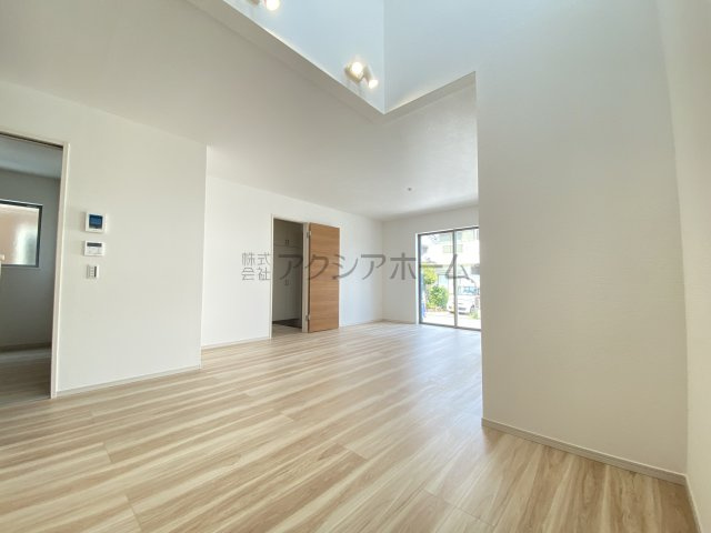 狭山市北入曽・全2棟　新築一戸建　1号棟　～LDK18.5帖～の居間・リビング