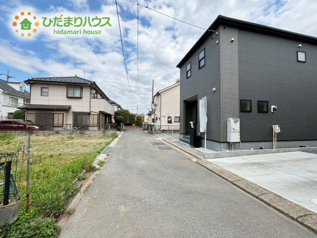 熊谷市拾六間　第4　新築一戸建て　リーブルガーデン　01の前面道路含む現地写真