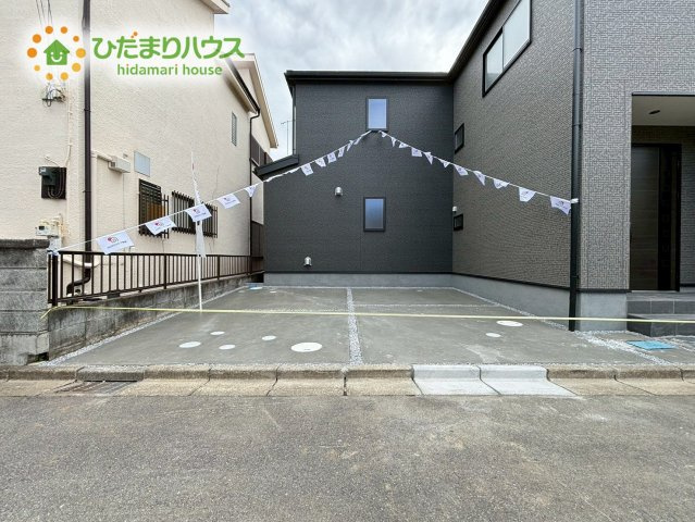 熊谷市拾六間　第4　新築一戸建て　リーブルガーデン　01の駐車場
