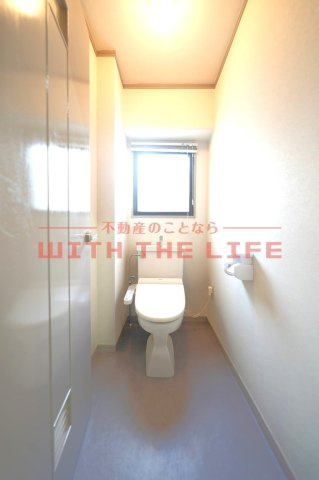 トランプ【10,000円キャッシュバック対象物件】のトイレ|落ち着いた色調のトイレです