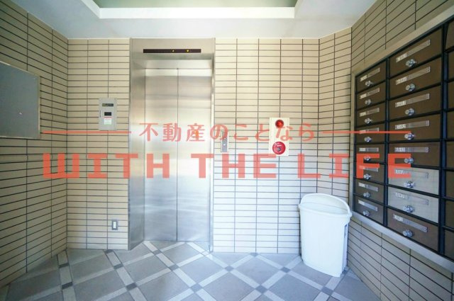 トランプ【10,000円キャッシュバック対象物件】のエントランス|毎日通るエントランスはこのようになっています