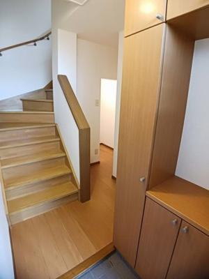 【玄関】 | ラ・フォーレ南丘Ａ | きれいな玄関です