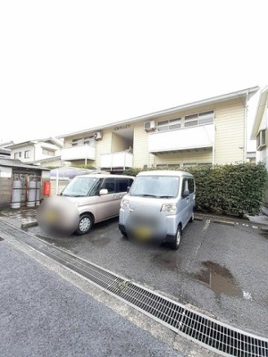 【駐車場】 | ビホウハイツ | 車をお持ちの方に嬉しい駐車場付きの物件です