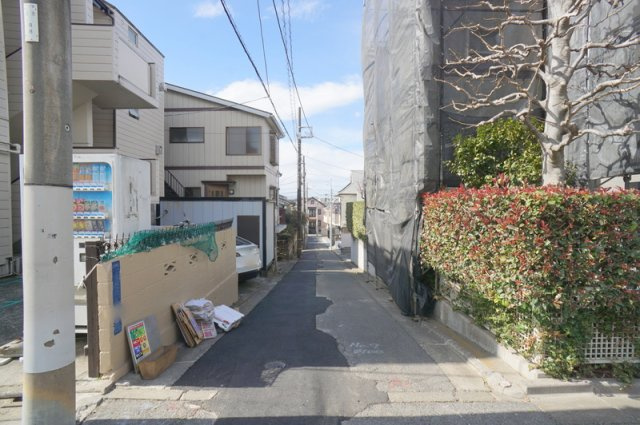 上池台３　土地の前面道路含む現地写真|北側　私道　幅員4m未満　接道約13.35m