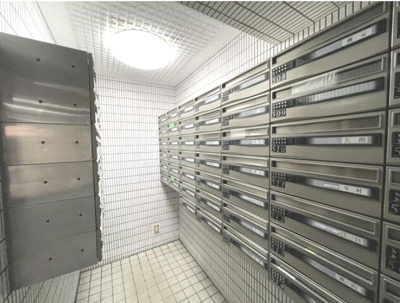 【ロビー】 | ライオンズマンション新大塚 | 共用部にメールボックスがあります